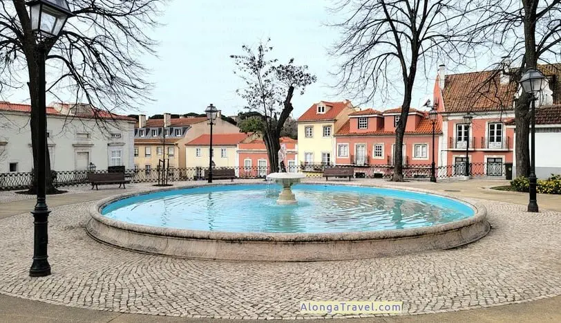 Beautiful old round ⛲ with cobblestones around it in Lisbon Garden of Graca