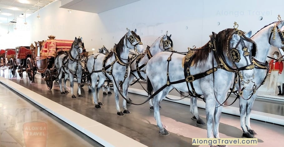 1824 CROWN CARRIAGE WITH HORSES