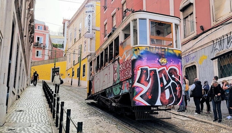 Multicolored Gloria Funicular and people ready to board