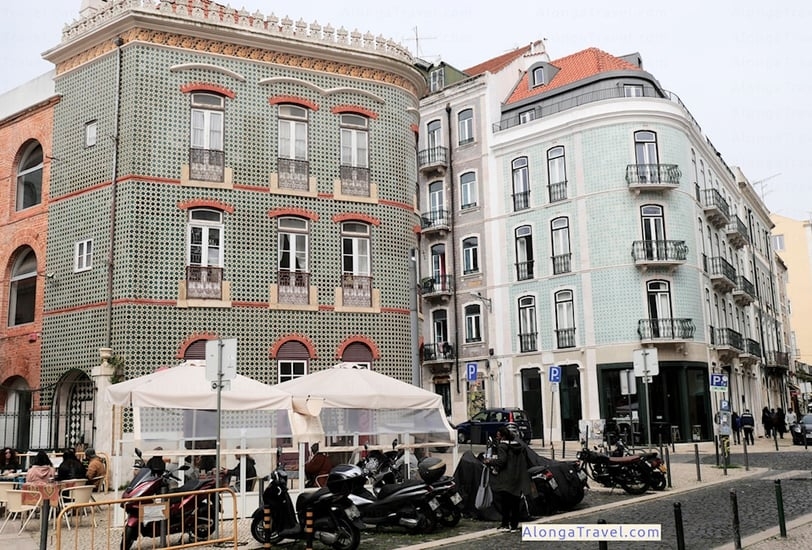 White decorative cornices on a Pombaline building, covered with green patterned azulejos