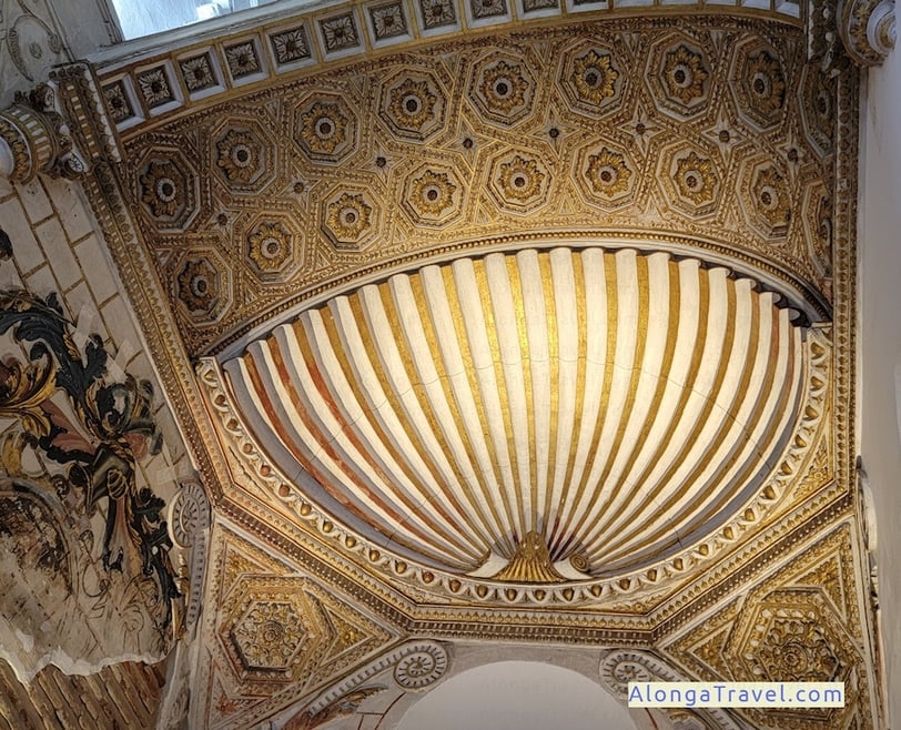 classical Renaissance details in gold added later to the Synagogue