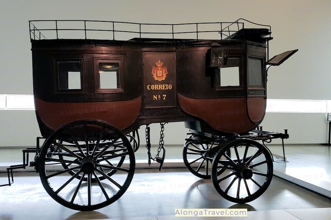 Stylish brown and black mail 🚃 used in Portugal before 🚋 in Lisbon use